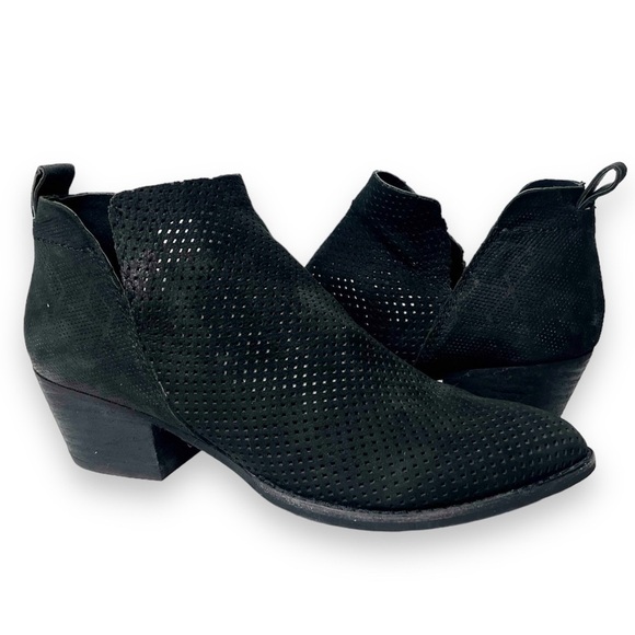 Dolce Vita Sher Pereforated Leather Ankle Boots 7.5 black western cutout booties - Picture 1 of 13